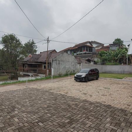 RedDoorz near Lembang Park&Zoo Hotel Buitenkant foto